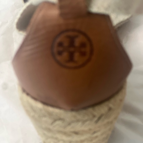 TORY BURCH Cream Wedge Sandals - Picture 5 of 16